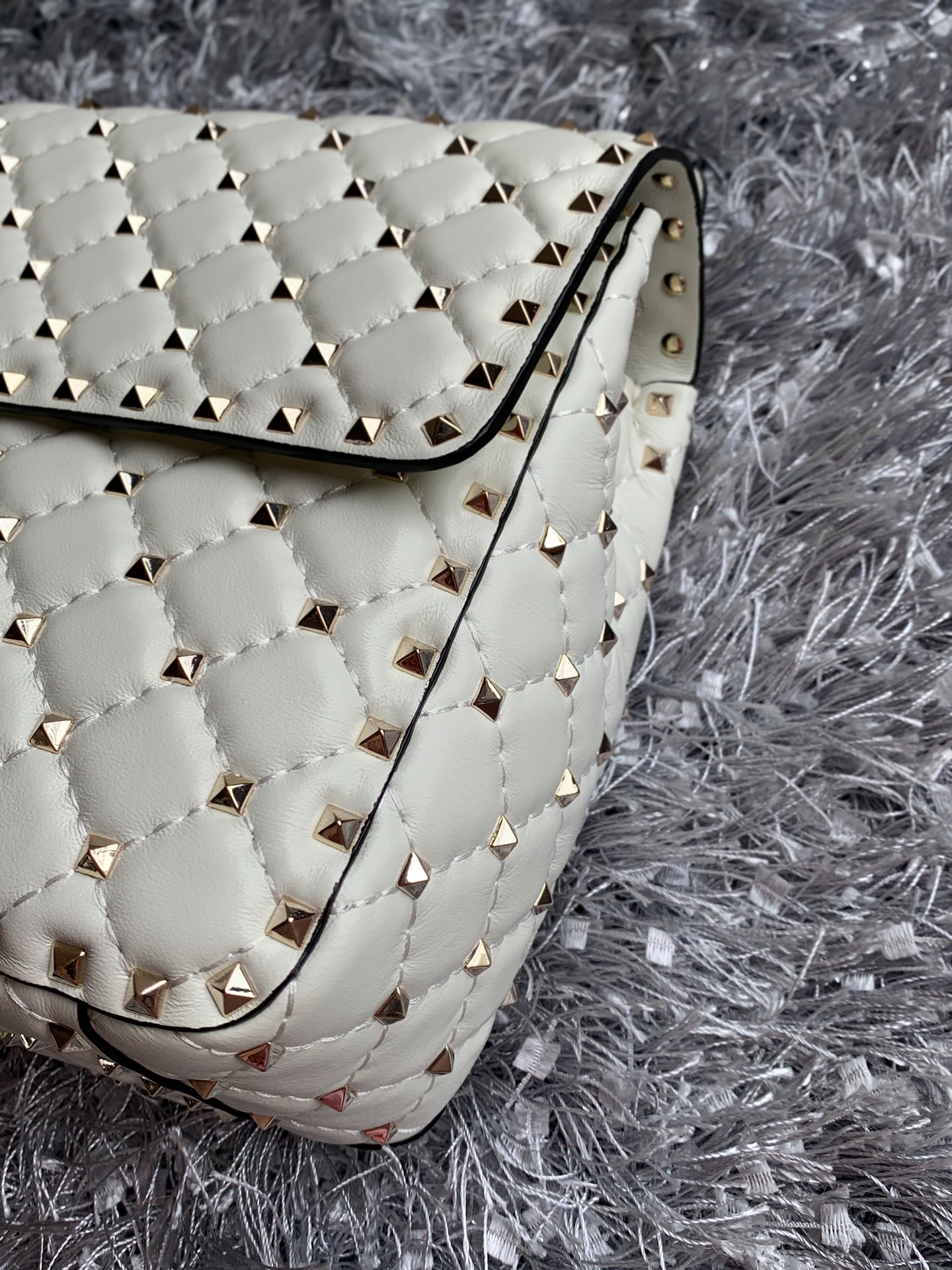 Valentino Garavani Rockstud Spike Big Chain Bag in Ivory Supple Lambskin Nappa